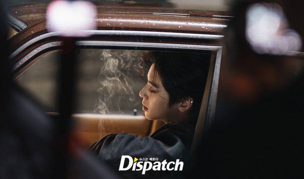 potret behind the scene Cha Eun Woo untuk MV STAY (dok. Dispatch Korea)