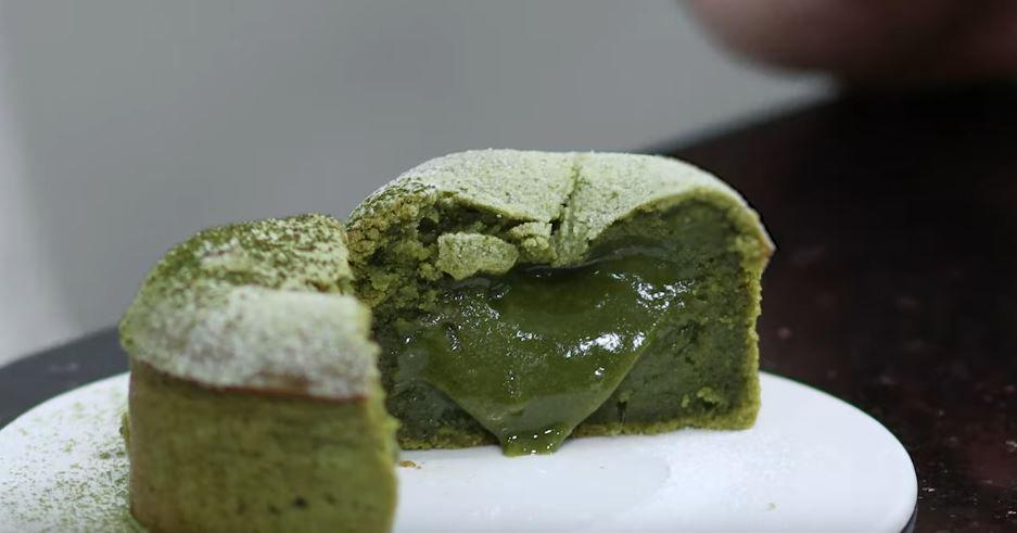 Resep Mudah Bikin Matcha Lava Cake Lumer, Teman Ngeteh Ajib!