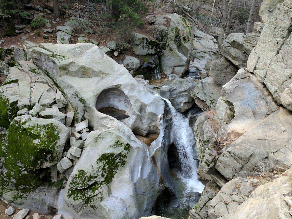 Heart Rock Trail Waterfall, Crestline-California (google.com/maps/Daniel H)