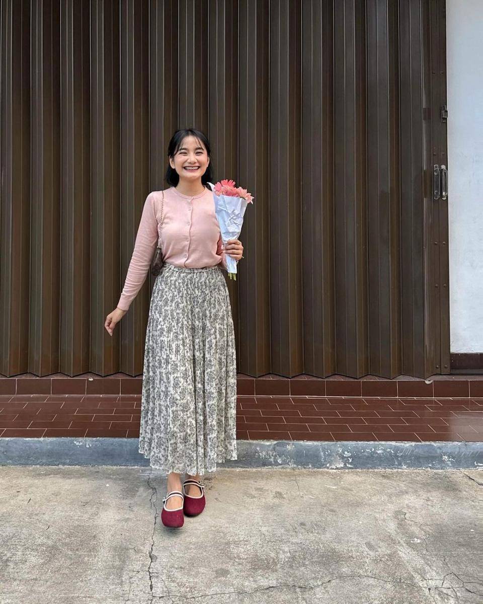 ide padu padan flat shoes merah ala Jesica Ceren (instagram.com/jesicaceren)