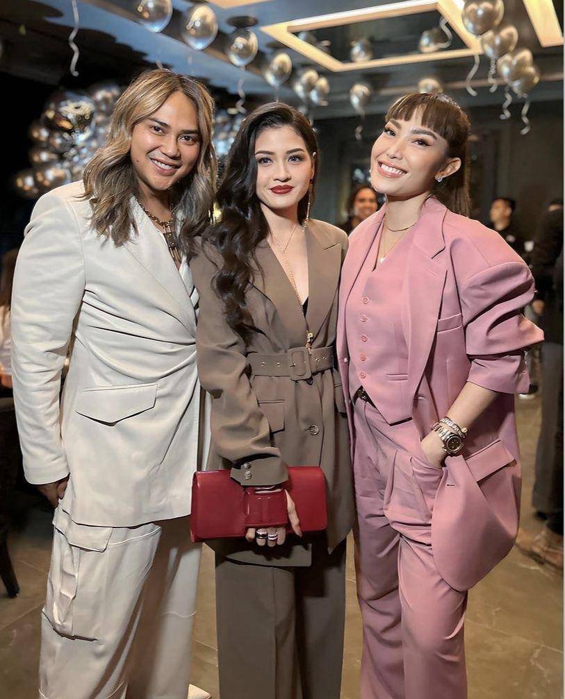 potret Ayu Dewi di ultah ke-44 Olla Ramlan (instagram.com/mrsayudewi)