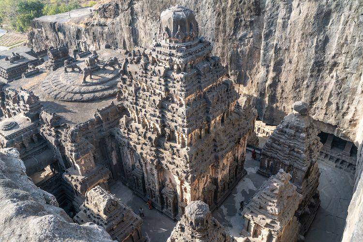 Kuil Kailasa memiliki arsitektur yang luar biasa (shutterstock.com/Nomad 1988)