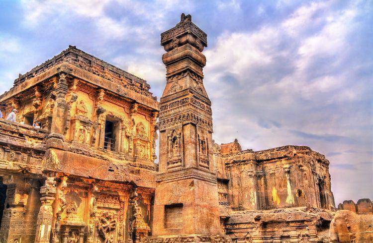 Kuil Kailasa adalah Situs Warisan Dunia UNESCO sejak tahun 1983 (shutterstock.com/Leonid Andronov)