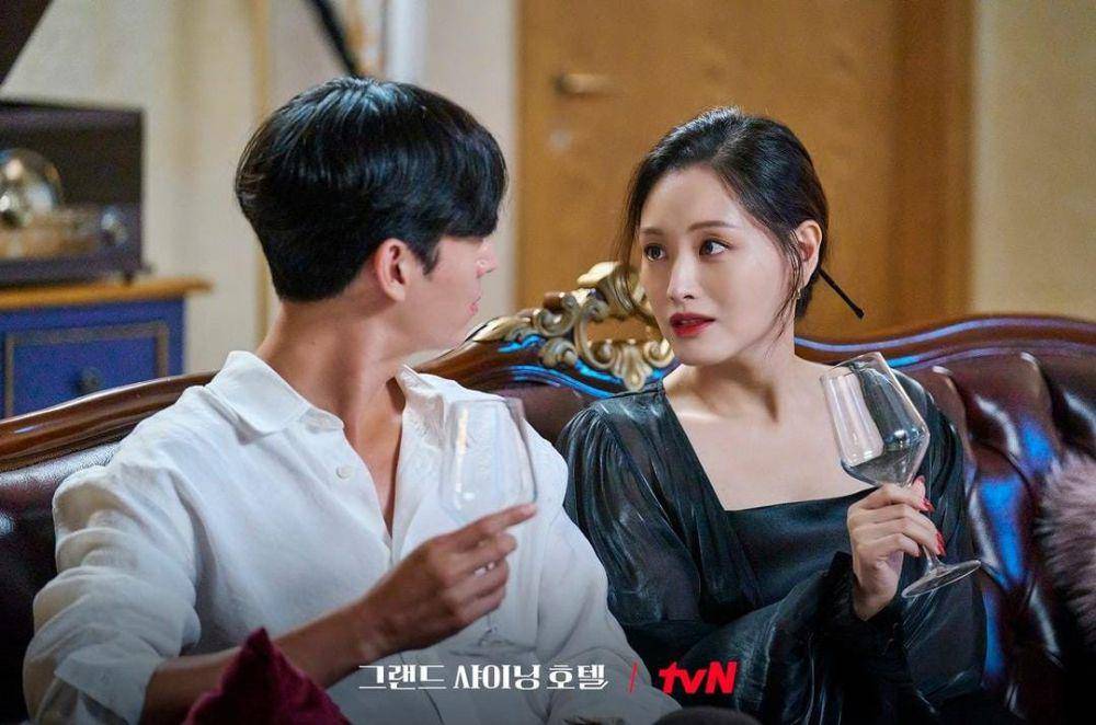 Kim Jae Kyung di drama Grand Shining Hotel (instagram.com/tvn_drama)