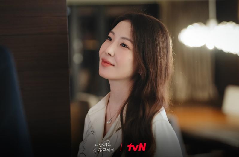 Akting Dikritik, Sutradara Bongkar Alasan BoA Main di Marry My Husband