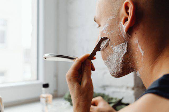 ilustrasi cowok sedang grooming (pexels.com/Karolina Grabowska)
