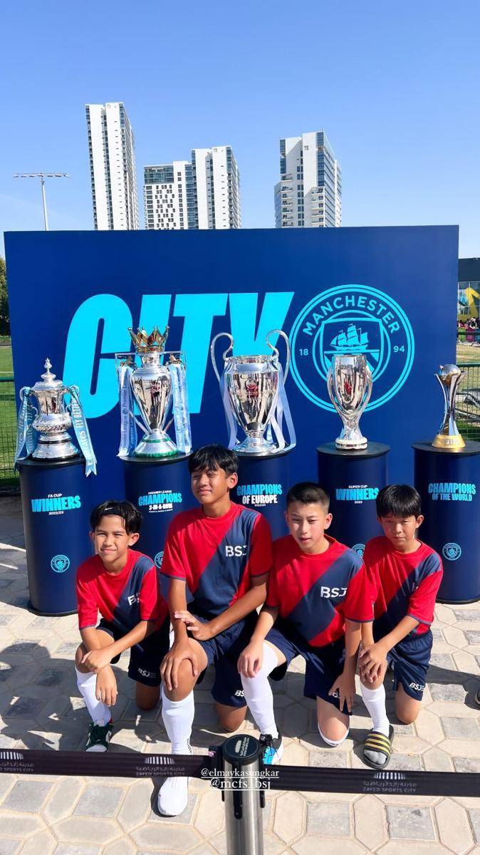 potret Mayka tanding bola di Abu Dhabi (instagram.com/syssio)