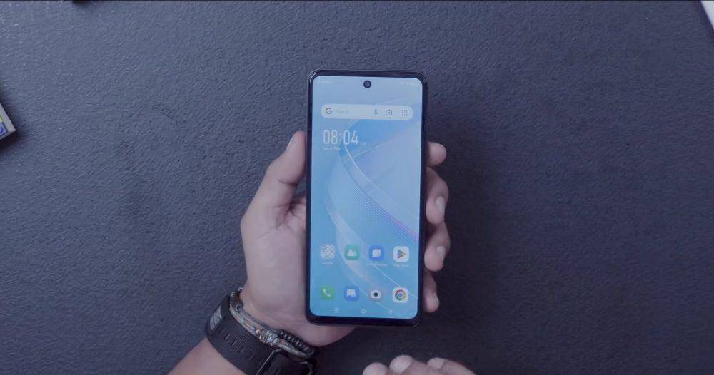 potret Infinix Smart 8 Pro (dok. youtube.com/DroidLime)