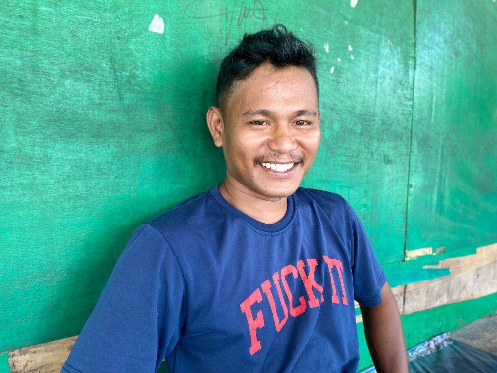 Syamri Alfajr Silehu,  Ketua KPPS pada TPS 023,  RT 13/ RW 08 Desa Waiheru, Kecamatan Baguala, Kota Ambon.(IDN Times/ Muhammad Jaya)