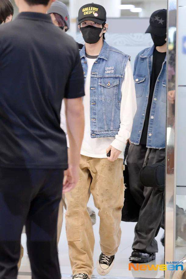 airport fashion ala Jake ENHYPEN (dok. m.news.nate.com/Ji Jin)
