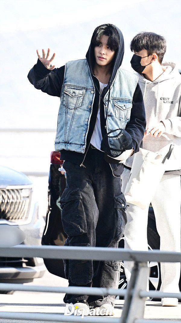 airport fashion ala Jake ENHYPEN (dok. dispatch.co.kr/Lee Ho Joon)