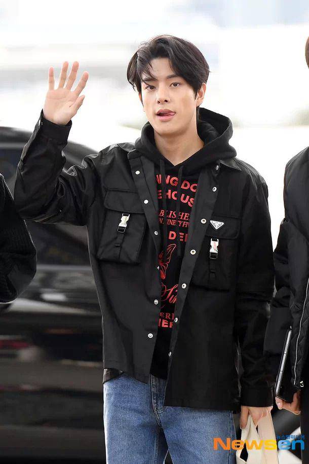 airport fashion ala Jake ENHYPEN (dok. m.news.nate.com/Ji Jin)