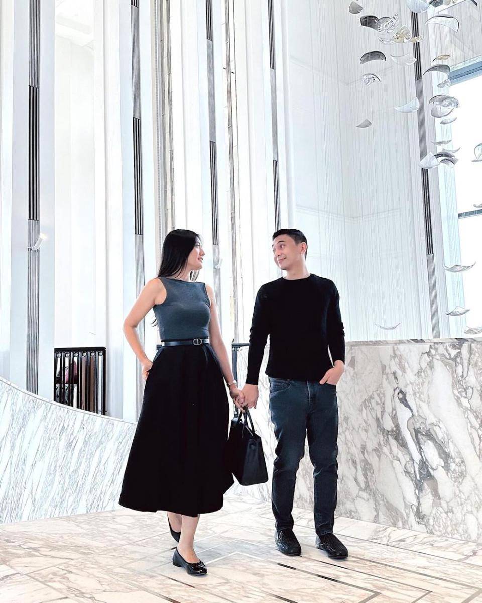 potret Anissa Aziza dan Raditya Dika makan bareng (instagram.com/anissaaziza)