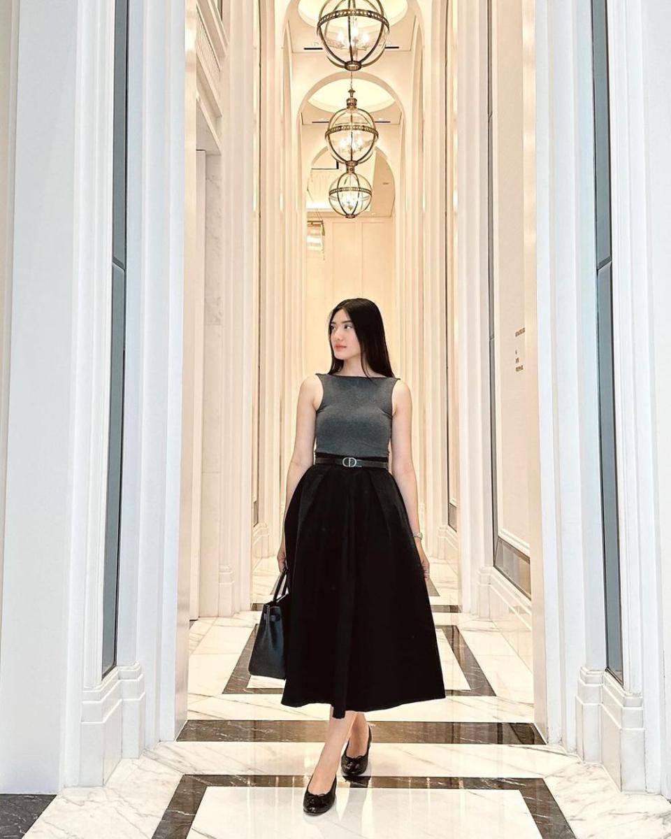 potret Anissa Aziza dan Raditya Dika makan bareng (instagram.com/anissaaziza)