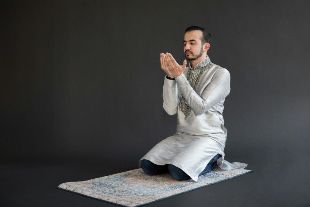 5 Contoh Puisi Malam Lailatul Qadar, Pertebal Imanmu!