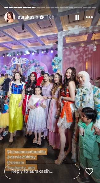 potret Aura Kasih dan anak di pesta ulang tahun Claire Herbowo (instagram.com/aurakasih)