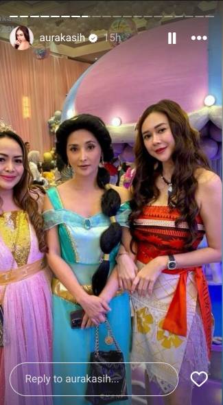 potret Aura Kasih dan anak di pesta ulang tahun Claire Herbowo (instagram.com/aurakasih)