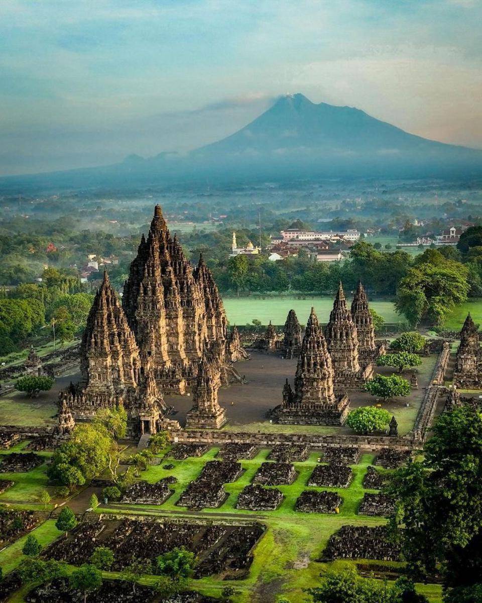 Candi Prambanan (instagram.com/yogyakarta)