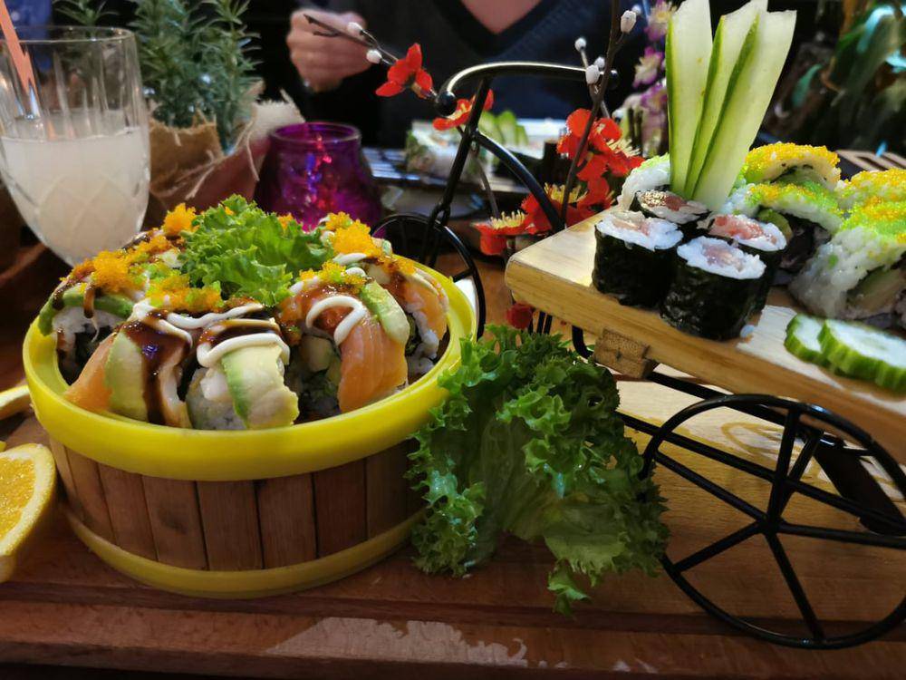 potret penyajian makanan memakai miniatur sepeda (reddit.com/user/Colaloopa)