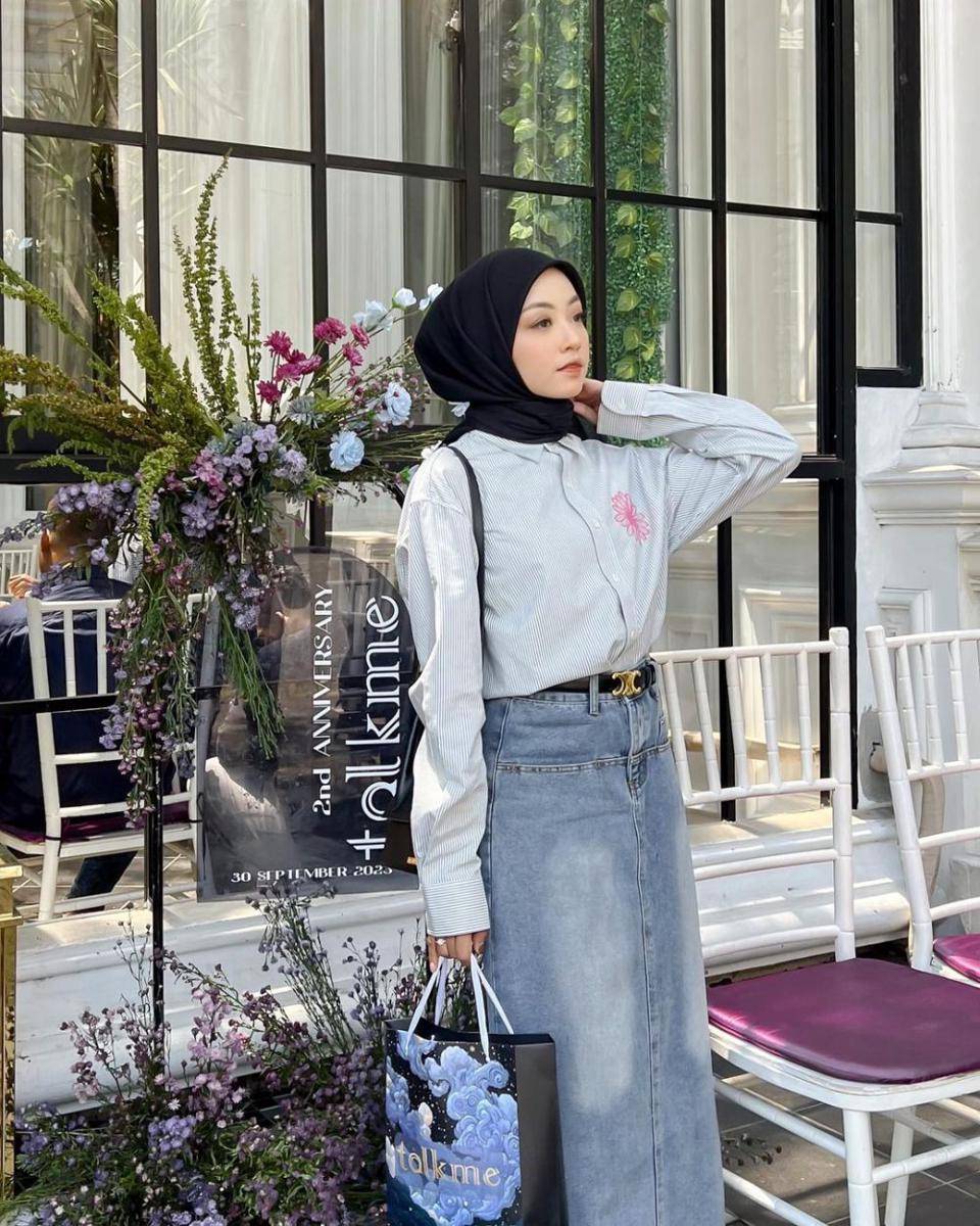 OOTD hIjab pakai rok jeans ala Meirani Amalia (instagram.com/meiraniap)