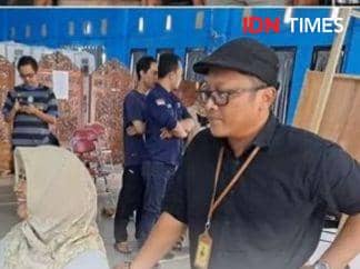Pengawasan yang dilakukan oleh Bawaslu Kabupaten Banyumas pasca pencoblosan pemilu 2024. (IDN Times/Cokie Sutrisno)