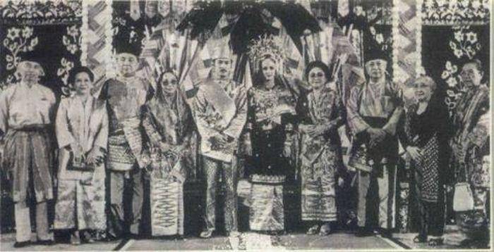 Bambang Trihatmodjo dan Halimah (Tangkap layar Tabloid Nova 1009 - XX - 25 Juni - 1 Juli 2007)