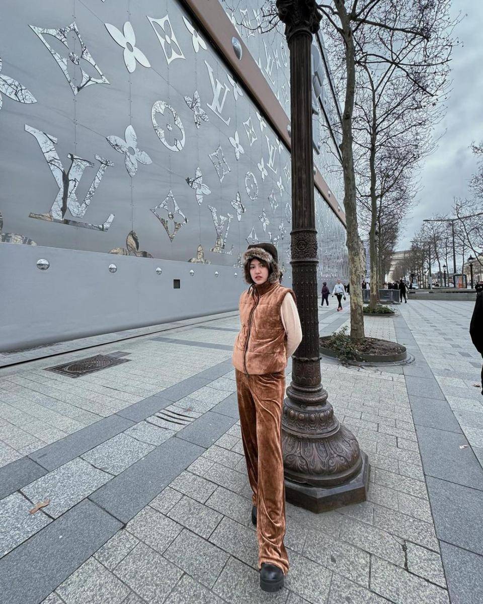 padu padan outfit nuansa cokelat ala artis (instagram.com/happy_asmara77)