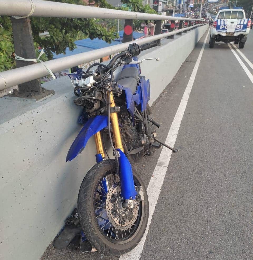 Pengendara Motor di Ambon Tewas usai Menabrak Pembatas Jalan JMP