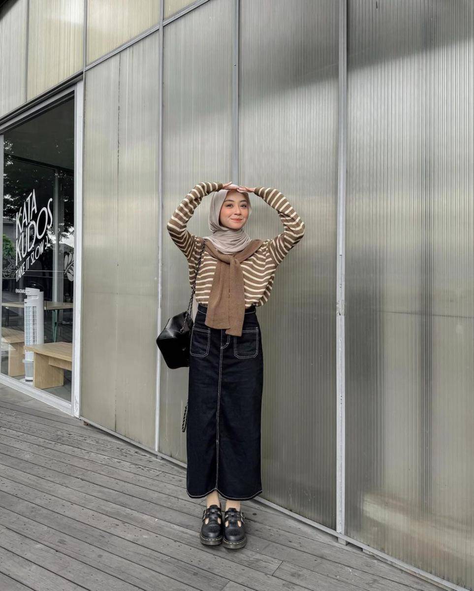OOTD hIjab pakai rok jeans ala Meirani Amalia (instagram.com/meiraniap)