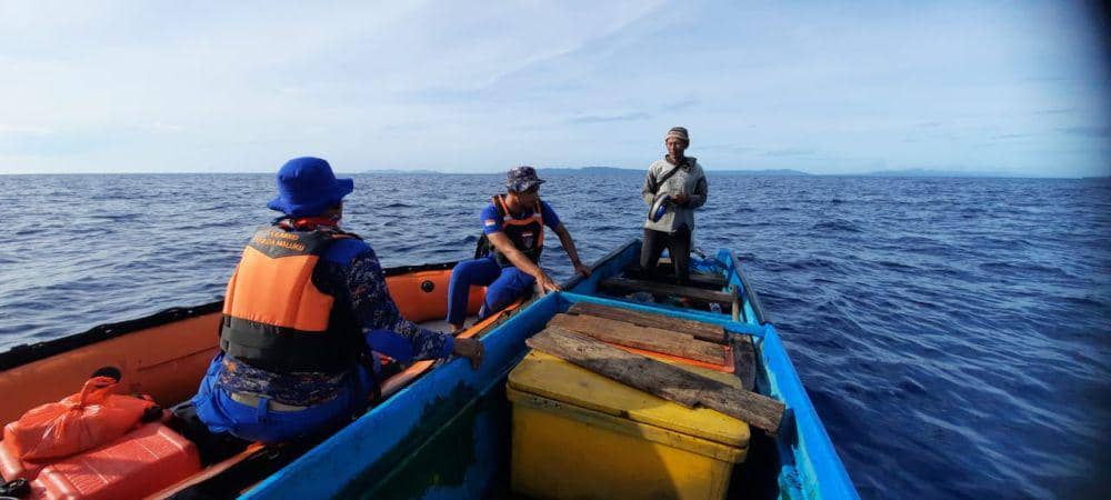 Pencarian Yakonias juga dibantu nelayan asal Desa Tala. Mereka bantu mencari sejak hari pertama pencarian.(Dok Basarnas Ambon)