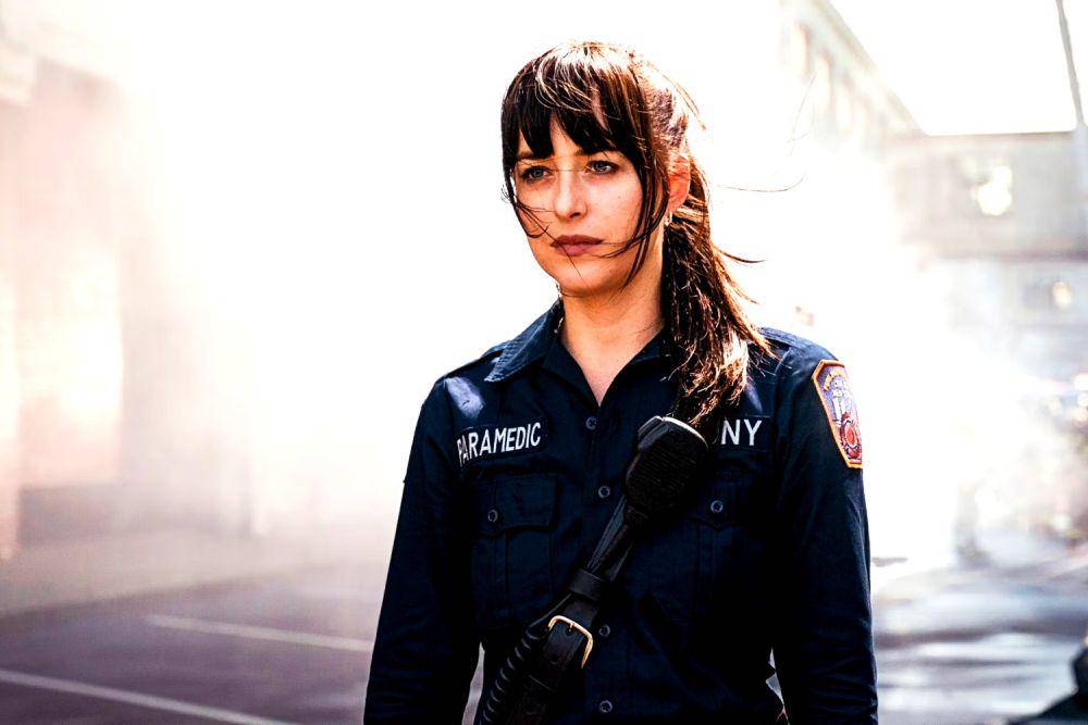 cuplikan adegan Dakota Johnson sebagai Cassandra Webb dalam film Madame Web (dok. Columbia Pictures/Madame Web)