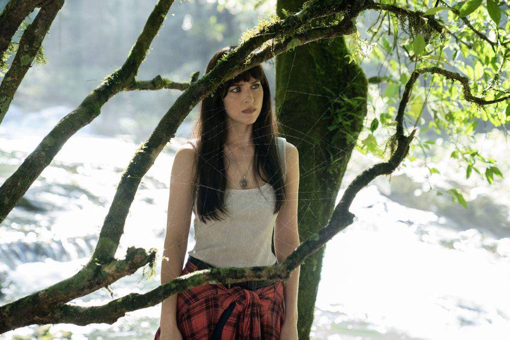 cuplikan adegan Dakota Johnson sebagai Cassandra Webb dalam film Madame Web (dok. Columbia Pictures/Madame Web)