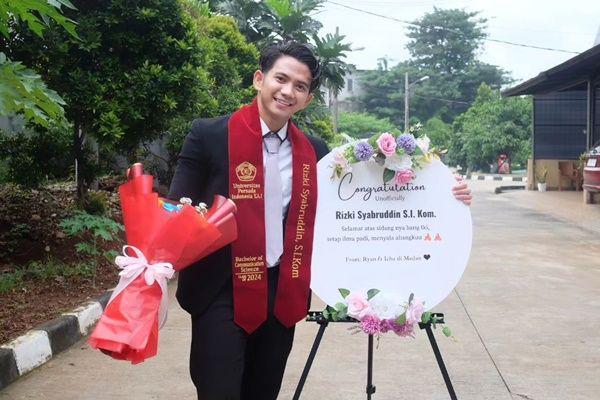7 Potret Rizki D'Academy Ujian Skripsi, Resmi Jadi Sarjana Komunikasi