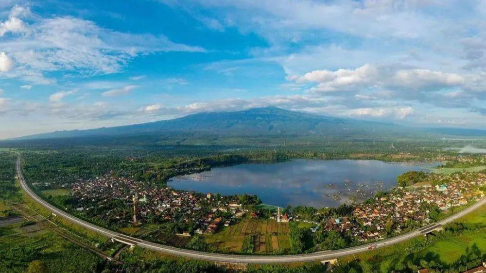 5 Keunikan Ranu Grati, Danau Pendingin Gunung Bromo