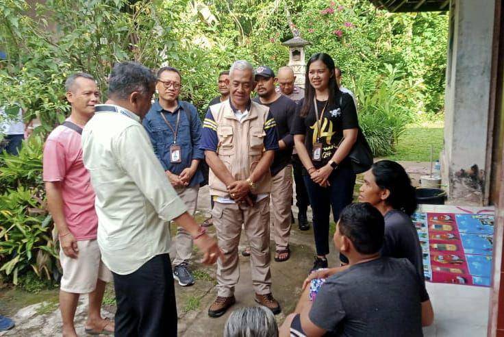 Foto kunjungan KPU Provinsi Bali ke lokasi anggota KPPS yang sakit (Dok.IDN Times/istimewa)