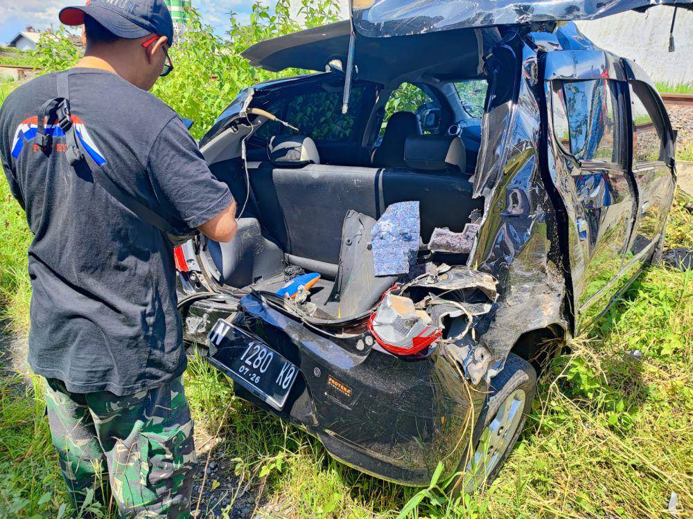 Olah TKP kecelakaan kereta api di perlintasan kereta api di Dusun Sonotengah, Kabupaten Malang. (Dok. Humas Polres Malang)