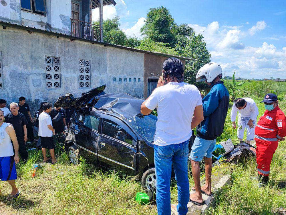 Olah TKP kecelakaan kereta api di perlintasan kereta api di Dusun Sonotengah, Kabupaten Malang. (Dok. Humas Polres Malang)