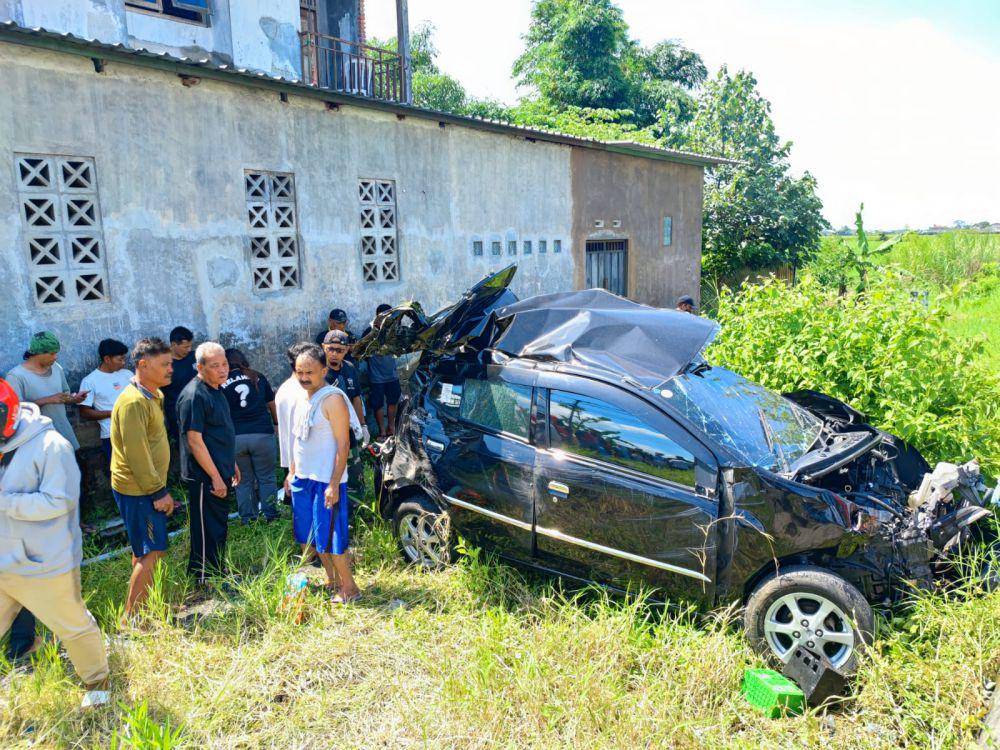 Olah TKP kecelakaan kereta api di perlintasan kereta api di Dusun Sonotengah, Kabupaten Malang. (Dok. Humas Polres Malang)