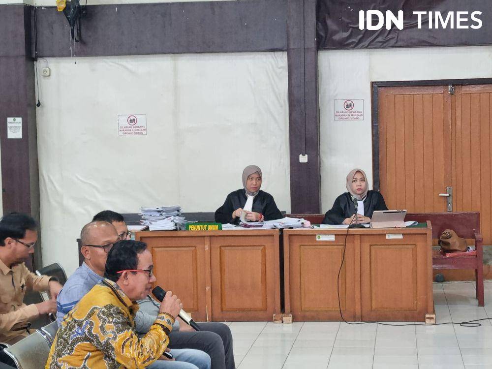 Dirut PTBA Arsal Sani dihadirkan sebagai saksi dugaan korupsi akuisisi saham PT SBS (IDN Times/Rangga Erfizal)