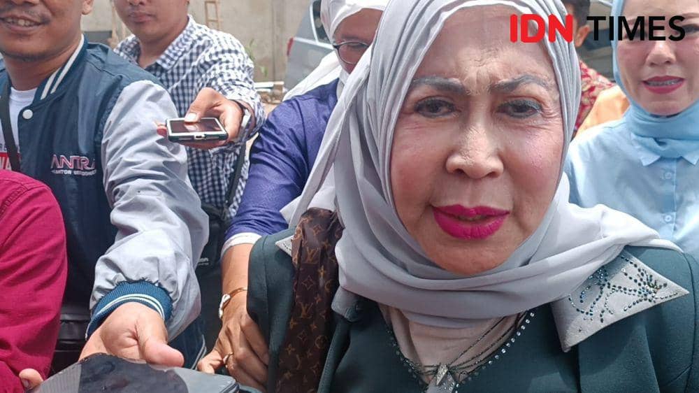 Caleg DPRD Provinsi Lampung nomor urut 2 dari Partai Demokrat, Nettylia Syukri saat penuhi panggilan Bawaslu Bandar Lampung, Senin (19/2/2024). (IDN Times/Tama Yudha Wiguna).