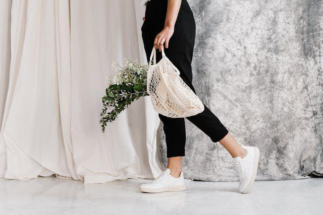 penggunaan tas belanja (pexels.com/cottonbro studio)
