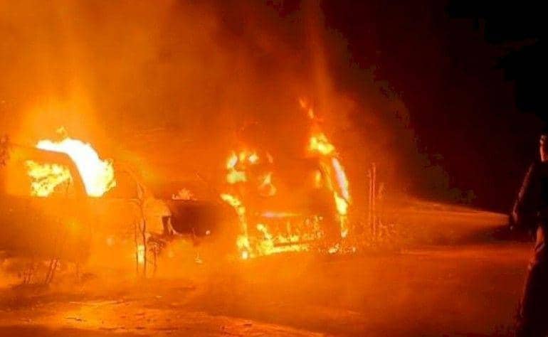 (Tiga unit mobil barang bukti BBM ilegal yang terbakar di Mapolres Banyuasin) IDN Times/istimewa