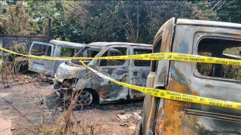 (Tiga unit mobil barang bukti BBM ilegal yang terbakar di Mapolres Banyuasin) IDN Times/istimewa