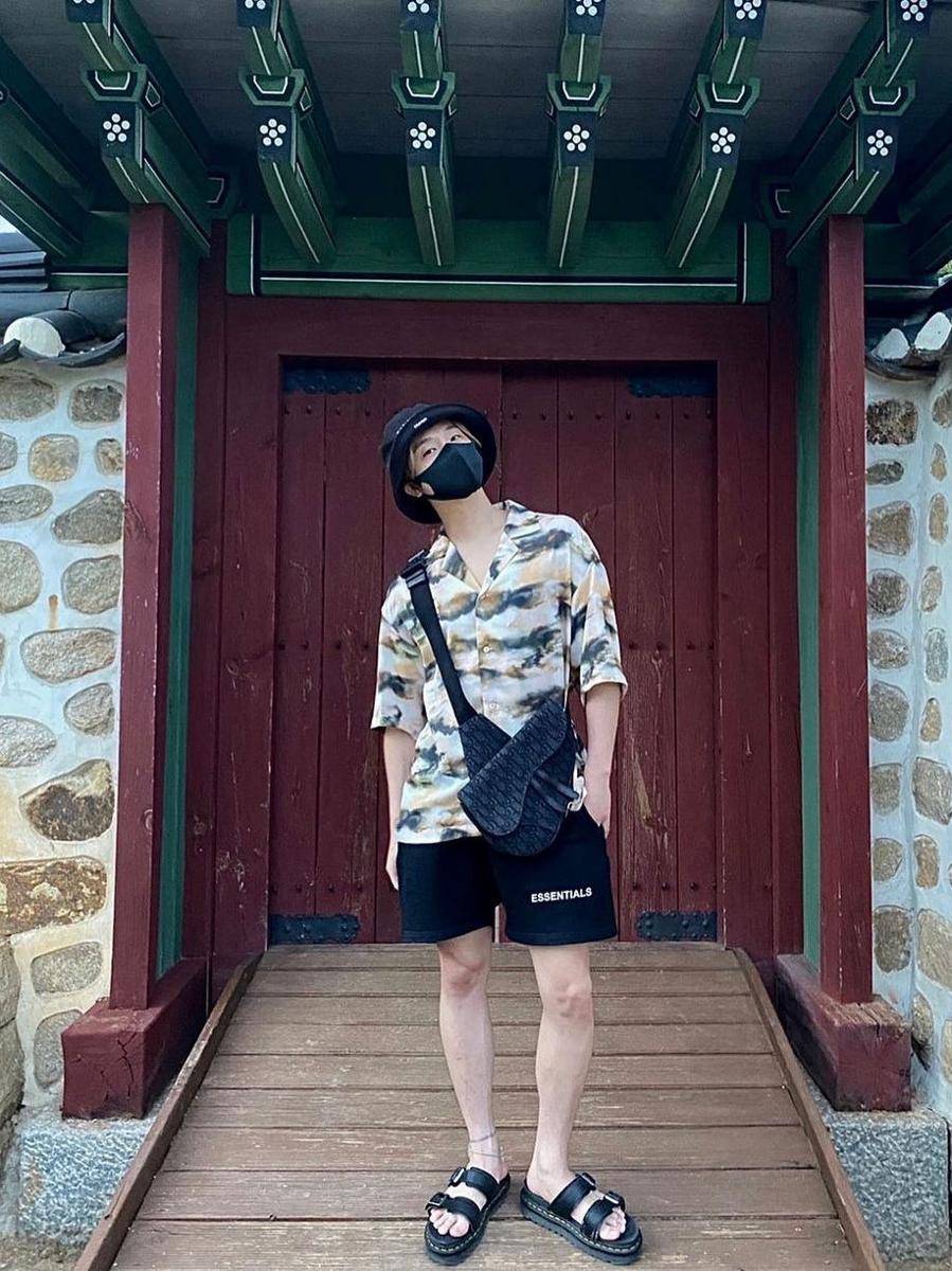 potret Jinhwan iKON (instagram.com/gnani_____)