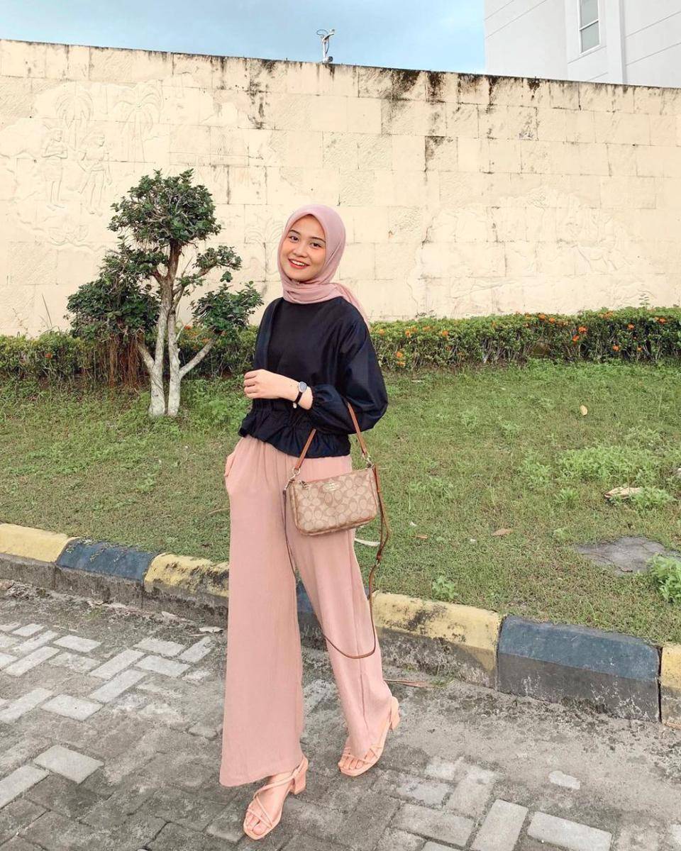 Outfit bernuansa pink ala Amelia Andani (instagram.com/ameliandanii)