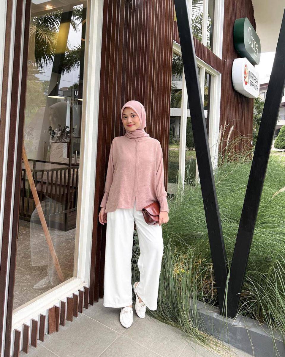 Outfit bernuansa pink ala Amelia Andani (instagram.com/ameliandanii)