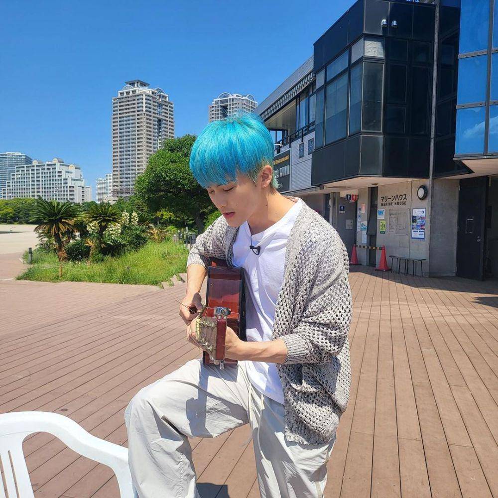 OOTD T-shirt putih ala Mark NCT (instagram.com/nct127)