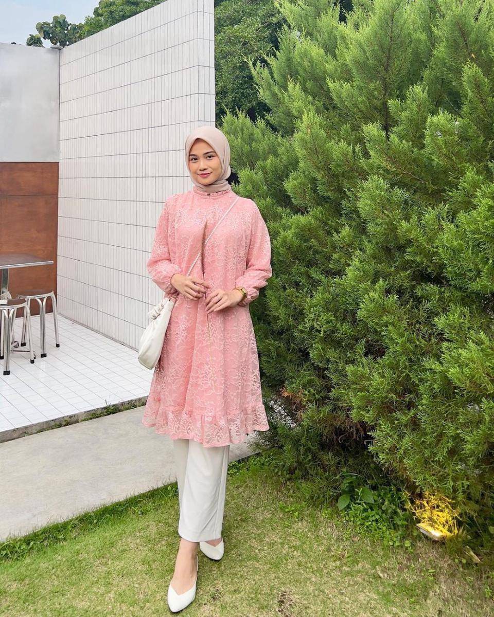 Outfit bernuansa pink ala Amelia Andani (instagram.com/ameliandanii)