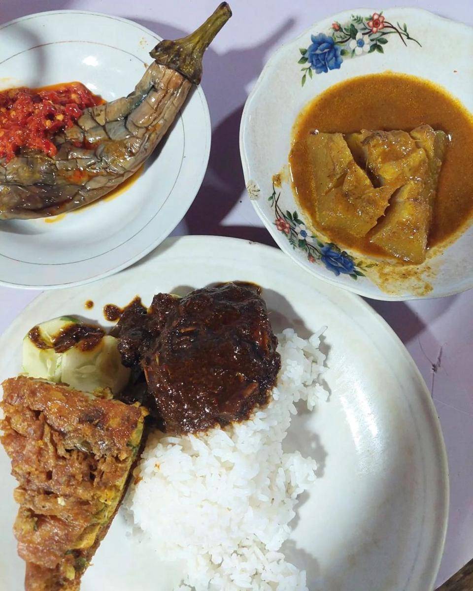 RM Padang Pondok Salero (instagram.com/bambangmulyono22)