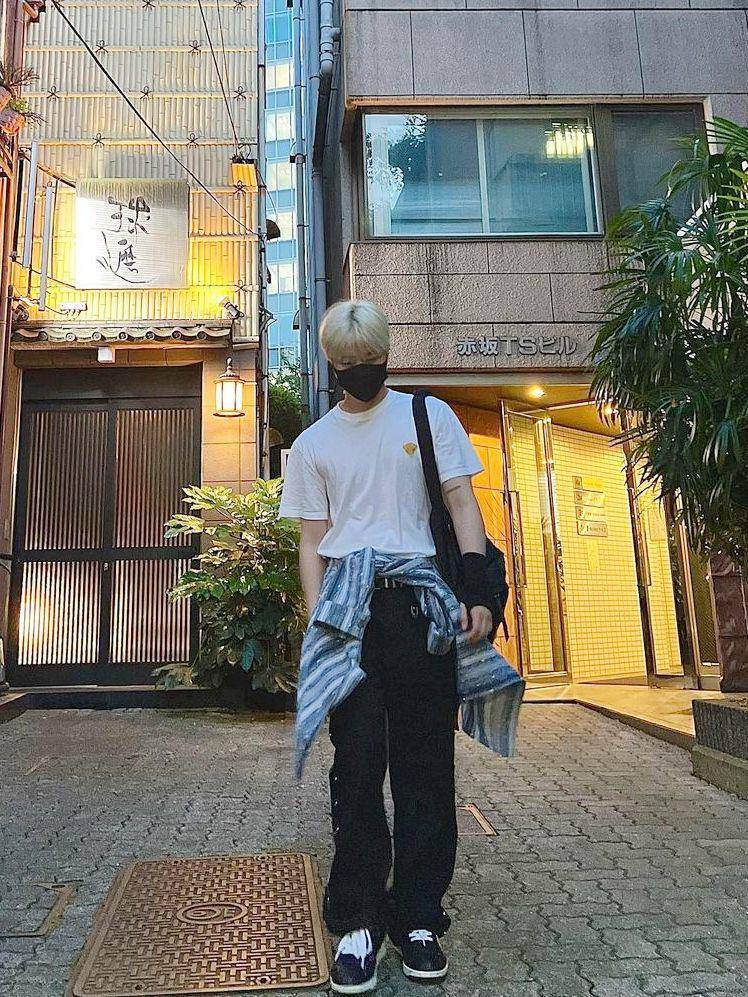 potret Jinhwan iKON (instagram.com/gnani_____)